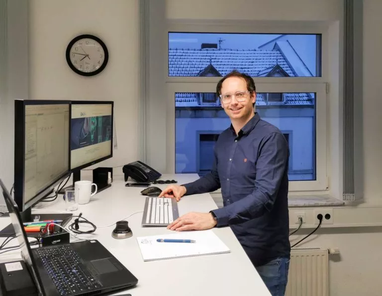 Dennis Paustenbach im Büro